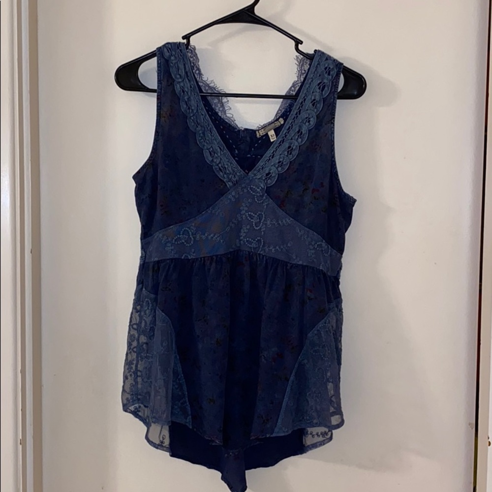 Gimmicks by BKE v-neck top with lace, mesh, rayon